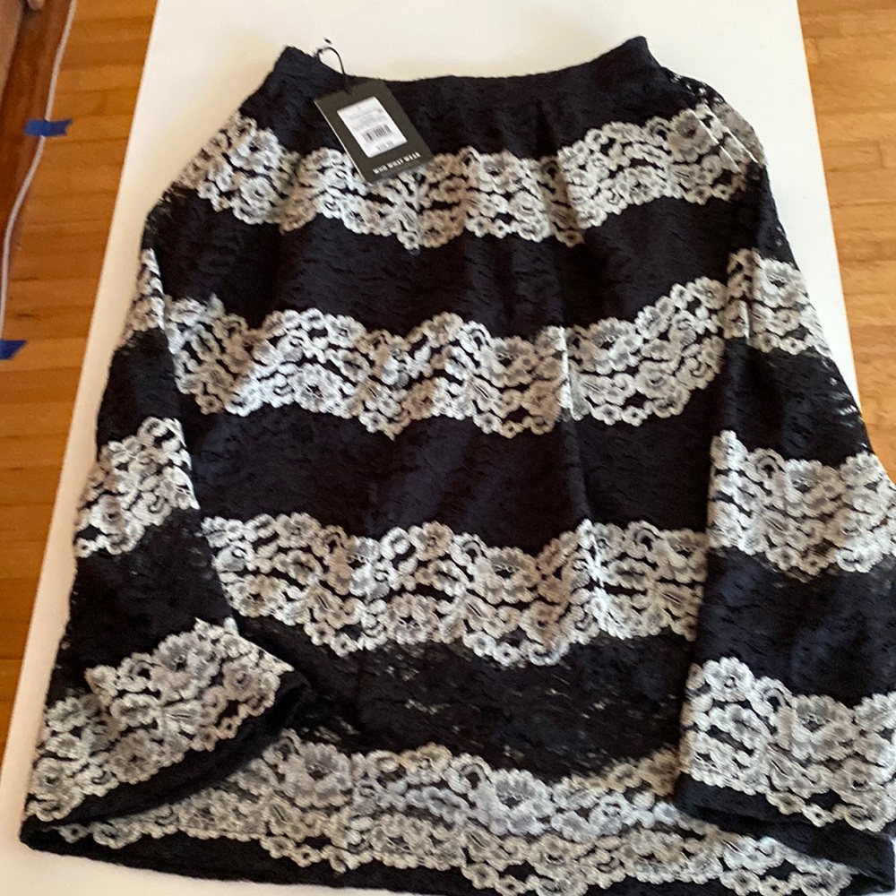 Who what wear lace skirt size 2, brand new